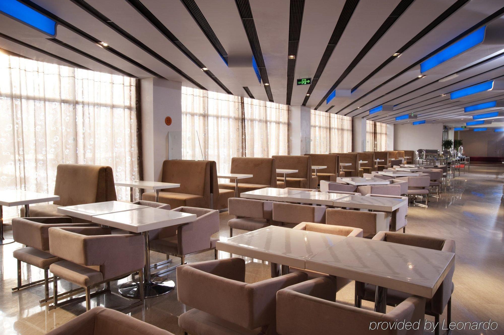 Holiday Inn Express Tianjin Binhai Ресторан фото