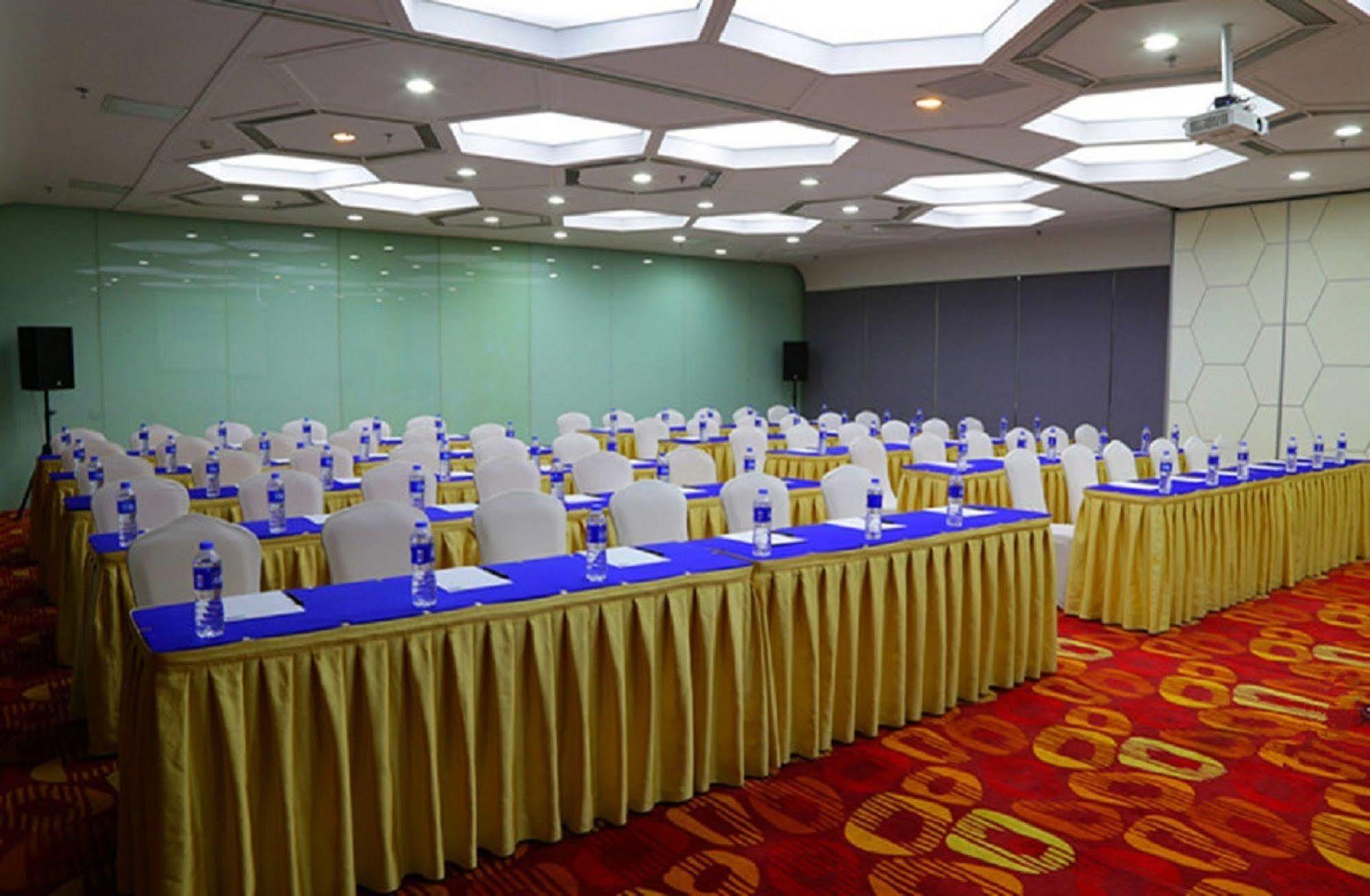 Holiday Inn Express Tianjin Binhai Экстерьер фото